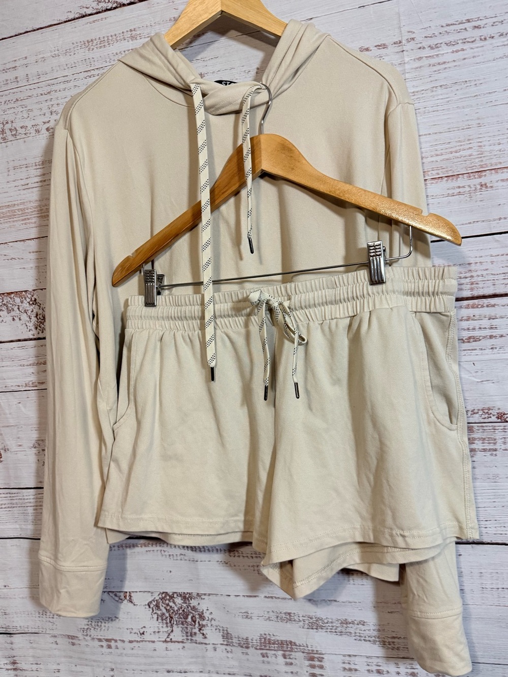 Stoic Lightweight Set Cream Hoodie Top with Drawstring Shorts